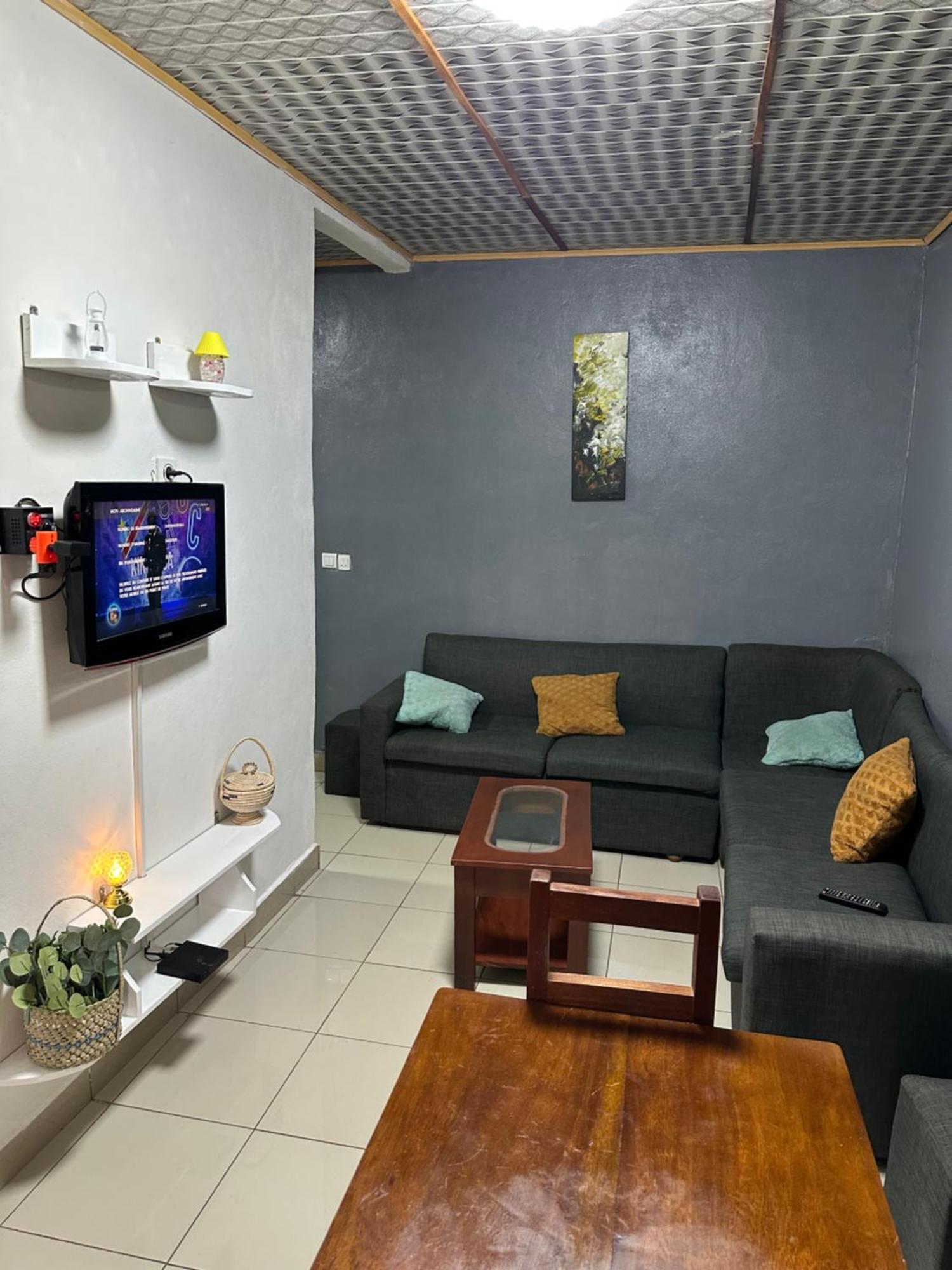 Appartamento Les Logis De Nouvelle Route Bastos Yaoundé Esterno foto